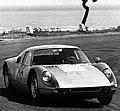 Die Porsche-Werksfahrer Colin Davis und Antonio Pucci siegten 1964 auf dem Porsche 904 GTS.